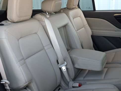 Used 2023 Lincoln Aviator Standard w/ Elements Package image 34