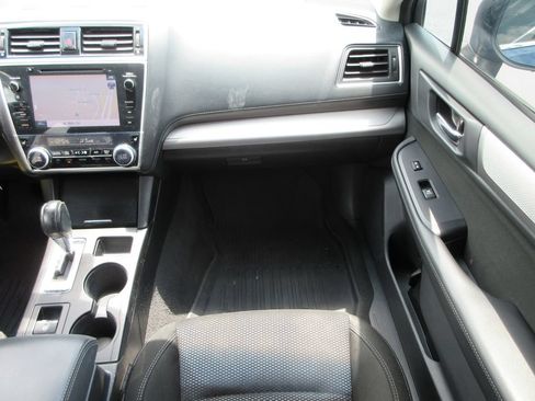 Used 2019 Subaru Outback 2.5i Premium w/ Popular Package #2 AWD/4WD image 17