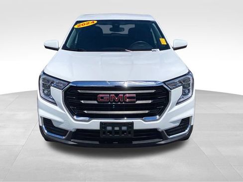 Certified 2024 GMC Terrain SLE FWD image 2