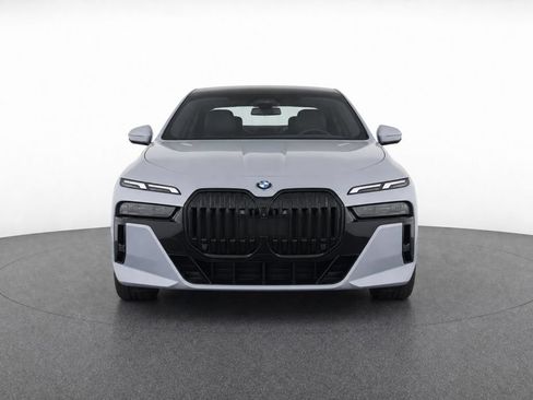Used 2023 BMW 760i xDrive AWD/4WD image 5