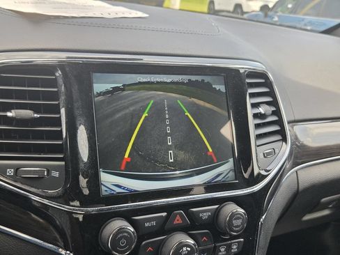 Used 2019 Jeep Grand Cherokee Overland AWD/4WD image 22