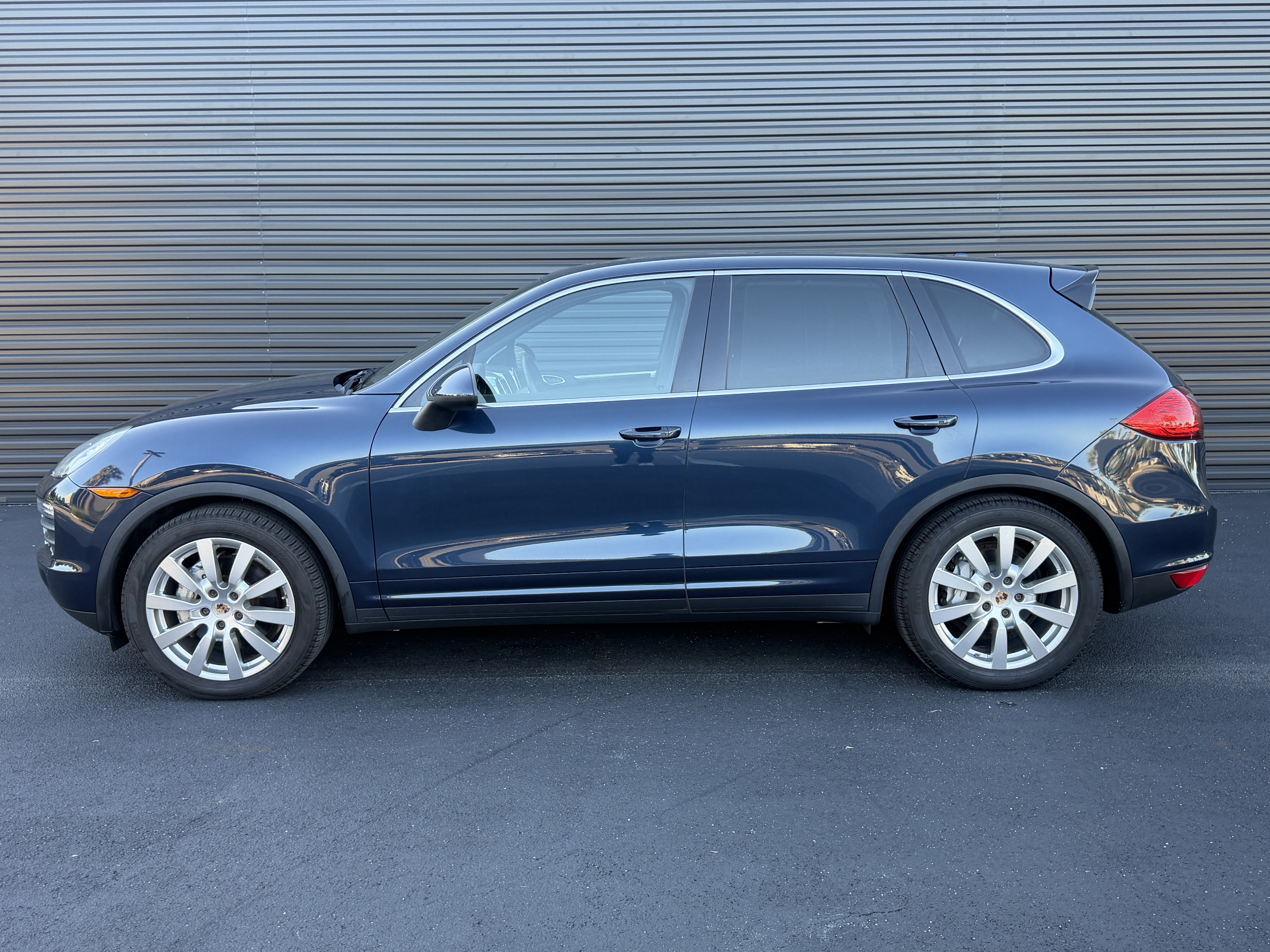 Used 2013 Porsche Cayenne S AWD/4WD image 2