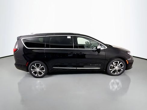 New 2026 Chrysler Pacifica Pinnacle image 8