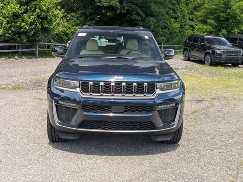 New 2026 Jeep Grand Cherokee Limited AWD/4WD image 8