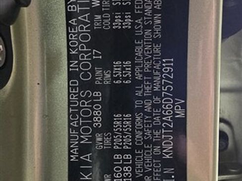 Used 2013 Kia Soul + FWD image 24