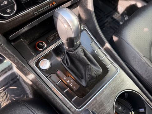 Used 2018 Volkswagen Passat 2.0T SE w/ SE Lighting Package image 28