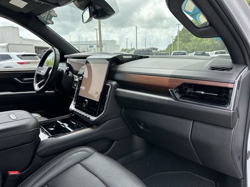 Certified 2025 GMC Yukon XL Denali AWD/4WD image 28