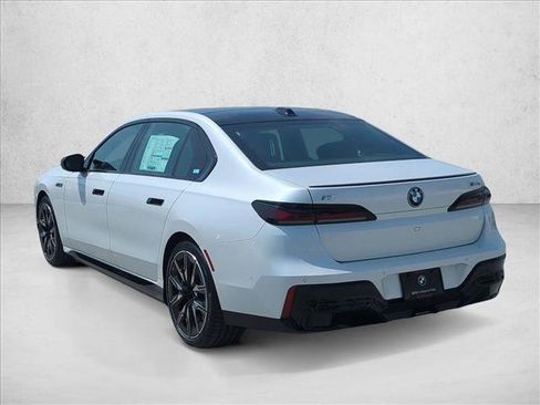 Used 2026 BMW i7 M70 AWD/4WD image 9