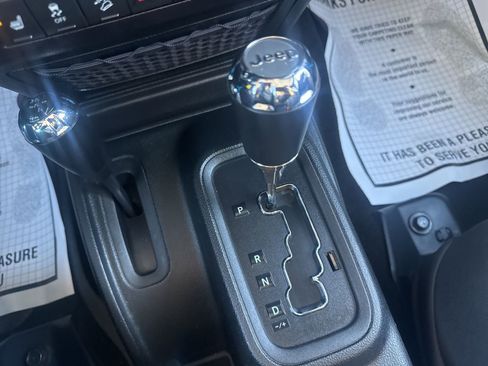 Used 2018 Jeep Wrangler Unlimited Rubicon w/ Cold Weather Group image 19