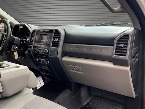 Used 2017 Ford F250 XL w/ Power Equipment Group AWD/4WD image 26
