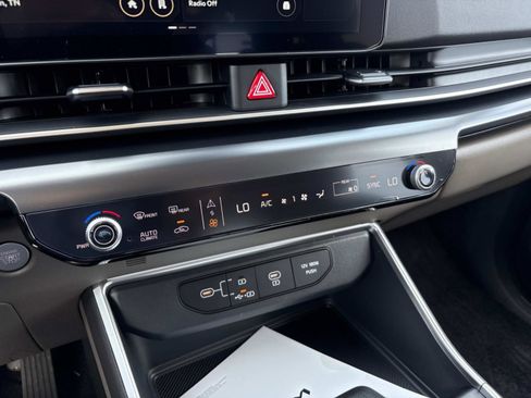 New 2026 Kia Carnival LX FWD image 24