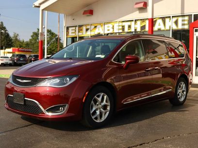 Used 2017 Chrysler Pacifica Touring-L w/ Tire & Wheel Group