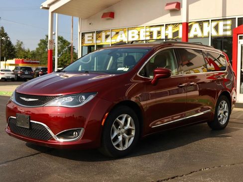 Used 2017 Chrysler Pacifica Touring-L w/ Tire & Wheel Group FWD image 1