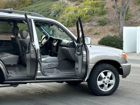 Used 2003 Toyota Land Cruiser image 33