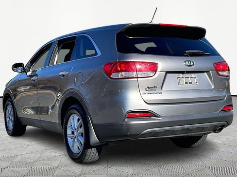 Used 2018 Kia Sorento L image 4