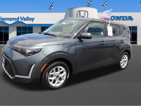 Used 2025 Kia Soul LX w/ LX Technology Package FWD image 3