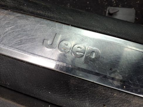 Used 2019 Jeep Cherokee Limited image 22