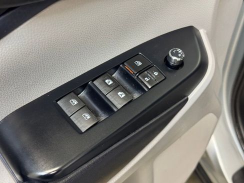 Used 2019 Toyota Highlander XLE FWD image 9