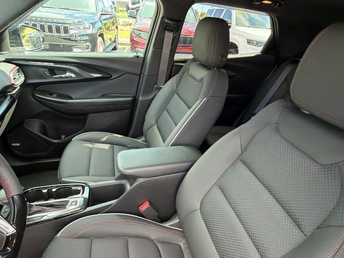 Used 2023 Chevrolet TrailBlazer RS w/ Sun and Liftgate Package FWD image 18