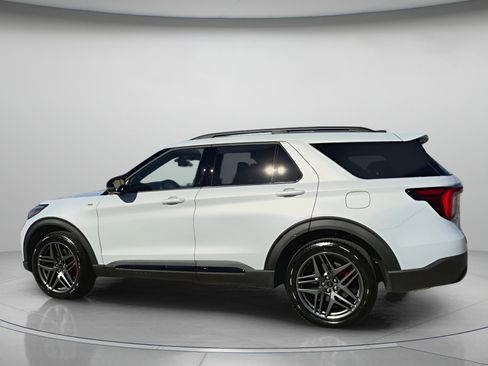 New 2026 Ford Explorer ST-Line w/ ST-Line Street Pack image 18