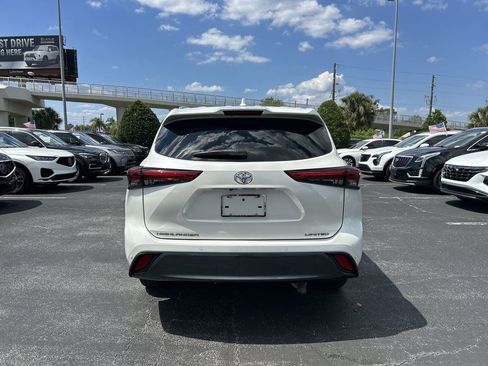 Used 2021 Toyota Highlander Limited FWD image 17