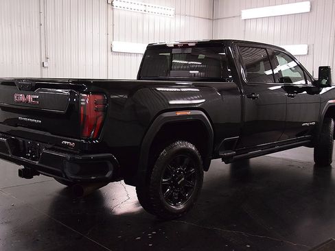 Used 2024 GMC Sierra 2500 AT4 w/ AT4 Premium Plus Package image 9