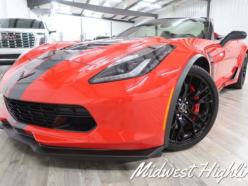 Used 2015 Chevrolet Corvette Z06 w/ 3LZ Preferred Equipment Group image 2