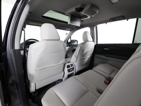 Used 2021 Honda Pilot Touring image 14