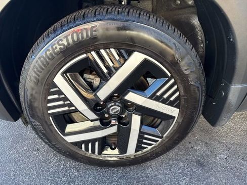 Used 2025 Nissan Kicks SV image 9