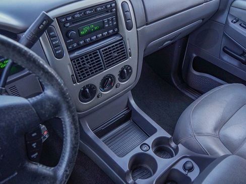 Used 2005 Ford Explorer Sport XLT image 25