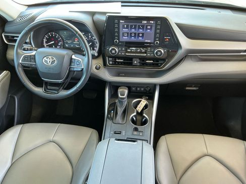 Used 2021 Toyota Highlander XLE FWD image 20