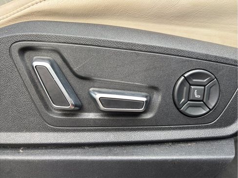 Used 2019 Audi e-tron Prestige w/ Prestige Package AWD/4WD image 47