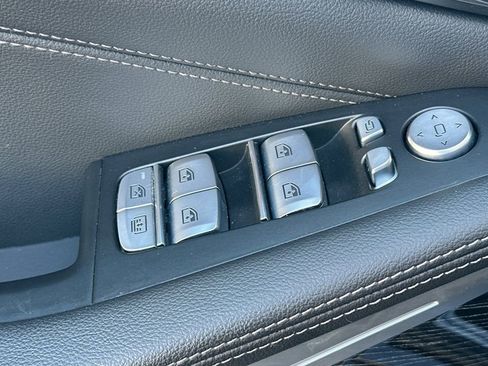 Used 2022 BMW X7 M50i image 11