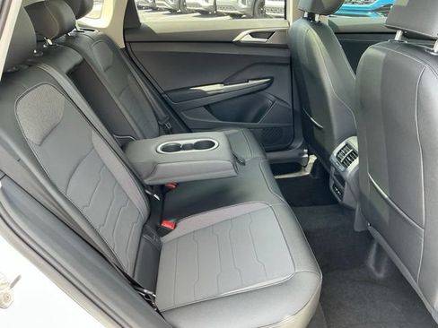 New 2026 Volkswagen Taos SE FWD image 17