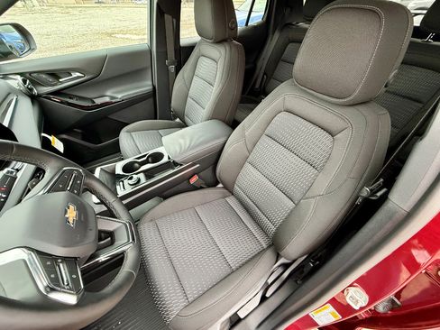New 2026 Chevrolet Equinox LT w/ Safety and Technology Package FWD image 12