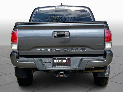 Used 2022 Toyota Tacoma TRD Off-Road w/ Technology Package image 4