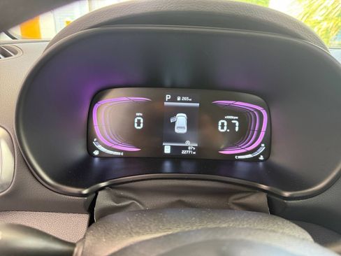 Used 2025 Kia Soul LX w/ LX Technology Package FWD image 38