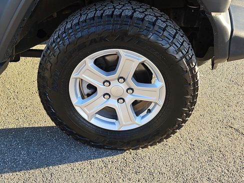 Used 2020 Jeep Wrangler Sport image 23