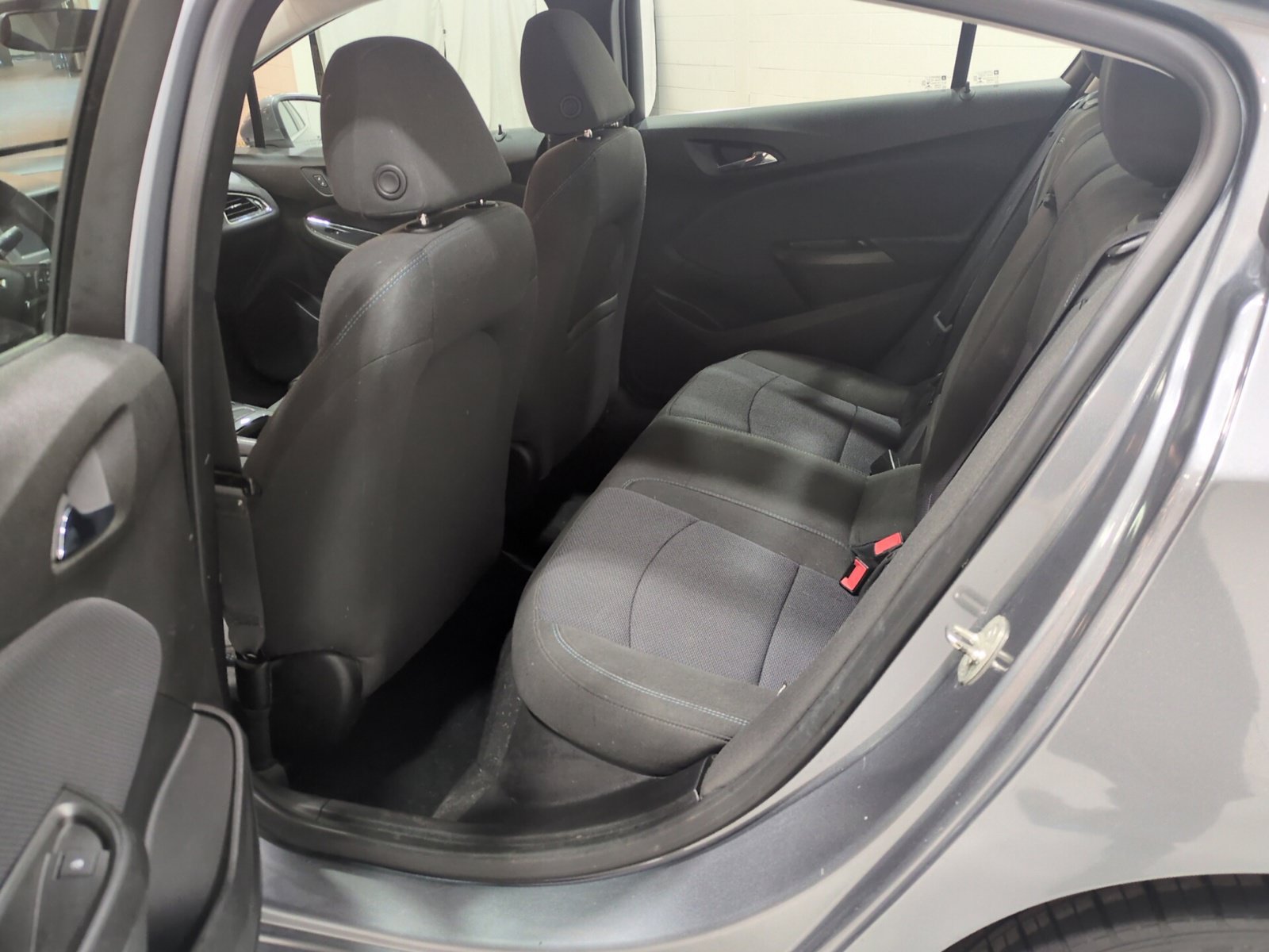 Used 2018 Chevrolet Cruze LT w/ Convenience Package FWD image 13