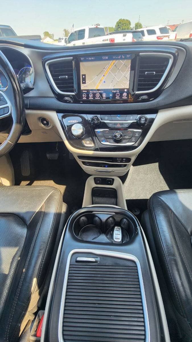 Used 2020 Chrysler Pacifica Touring-L Plus w/ Tire & Wheel Group FWD image 13