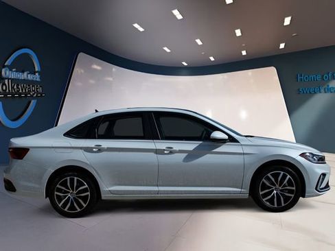 New 2026 Volkswagen Jetta SE image 4