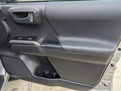 Used 2022 Toyota Tacoma TRD Sport image 31