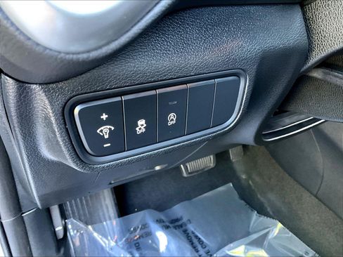 Certified 2025 Kia Soul LX w/ LX Technology Package FWD image 36