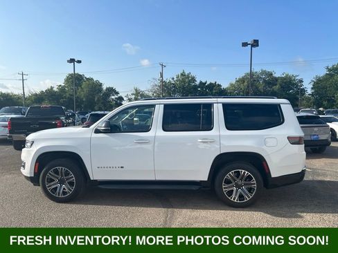 Used 2024 Jeep Wagoneer Series II w/ Flexible Seating Group RWD image 5
