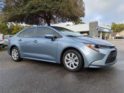 Used 2024 Toyota Corolla LE image 2