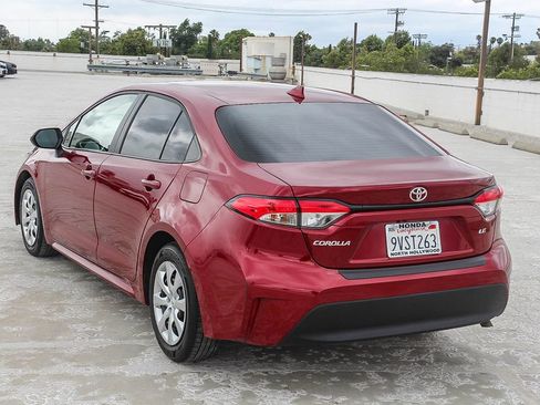 Used 2025 Toyota Corolla LE w/ Convenience Package image 4