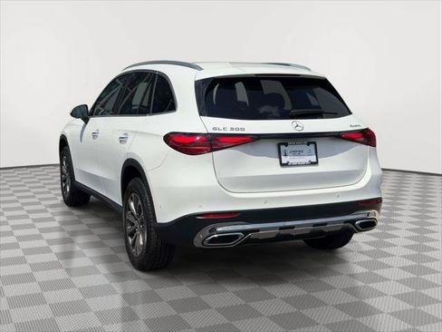 Used 2023 Mercedes-Benz GLC 300 4MATIC image 5