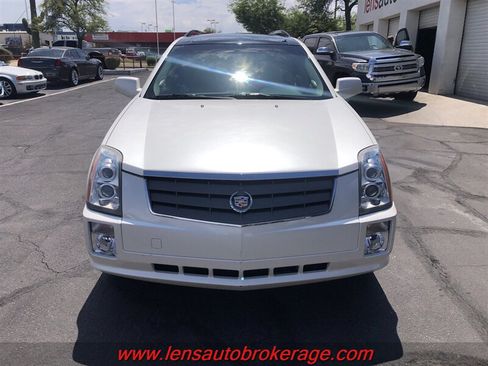 Used 2005 Cadillac SRX V8 RWD image 3