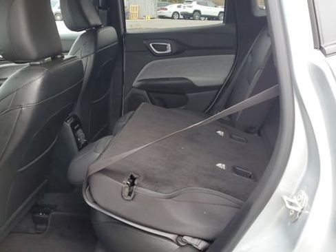 Certified 2024 Jeep Compass Latitude image 22