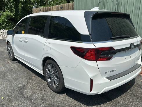 Used 2026 Honda Odyssey Touring image 4